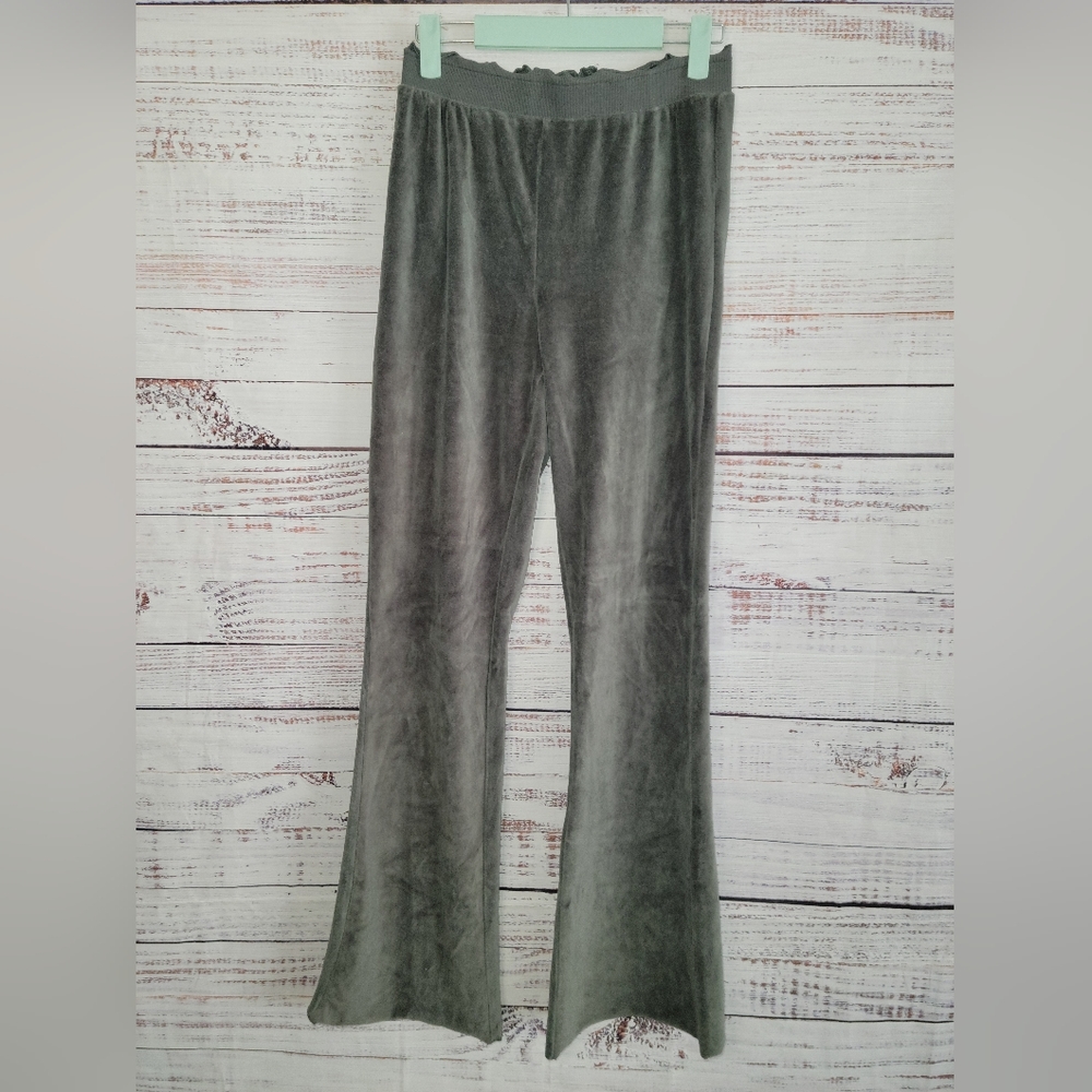Urban Outfitters M Velvet Pull on Flare Pants